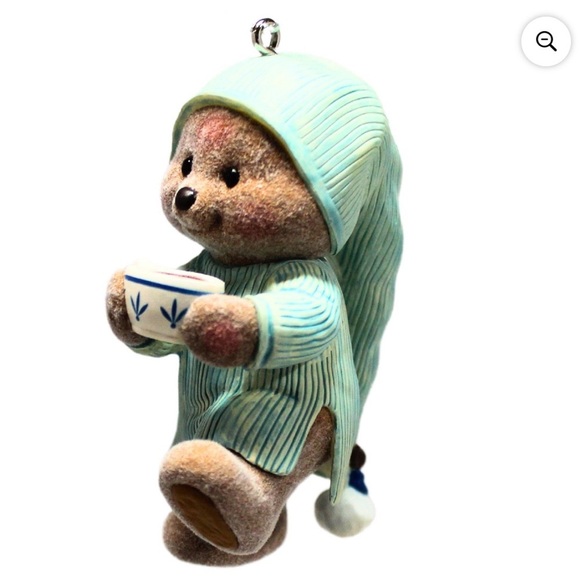 NIP Hallmark Ornament 2016 Mary's Bears #2 - Comfy and Cozy - Picture 2 of 4